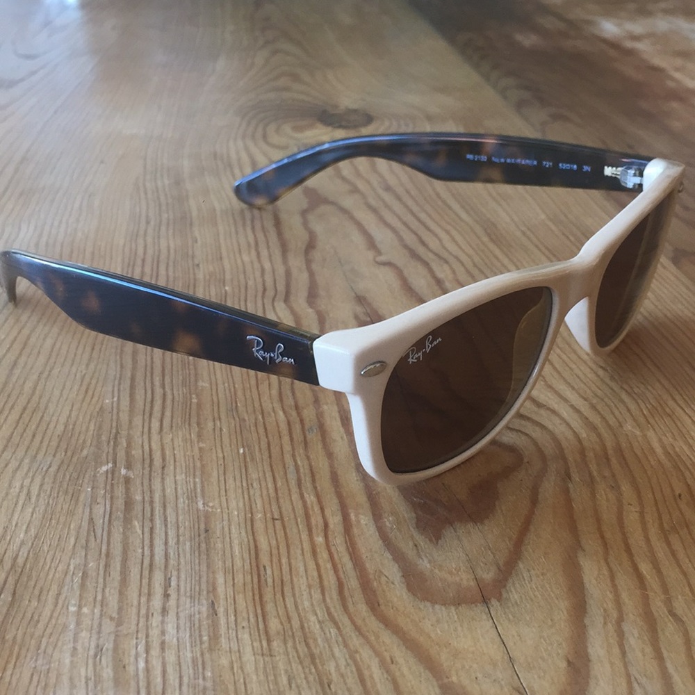 Women’s Ray-Ban sunglasses
